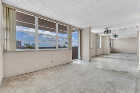 Condo in Sunny Isles Beach, Florida, 1 bedroom  № 1325576 - photo 21