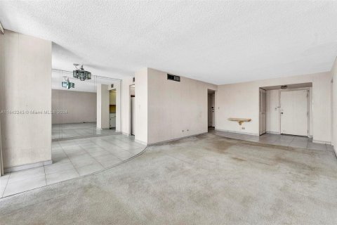 Condo in Sunny Isles Beach, Florida, 1 bedroom  № 1325576 - photo 25