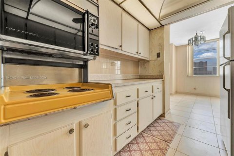 Condo in Sunny Isles Beach, Florida, 1 bedroom  № 1325576 - photo 9