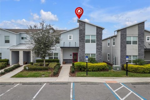 Townhouse in Davenport, Florida 5 bedrooms, 201.32 sq.m. № 1018926 - photo 2