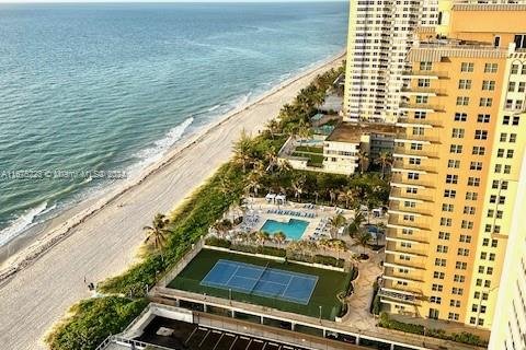 Condo in Hallandale Beach, Florida, 4 bedrooms  № 1401178 - photo 5