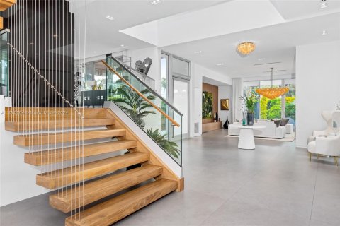 House in Miami Beach, Florida 7 bedrooms, 603.03 sq.m. № 1401209 - photo 14