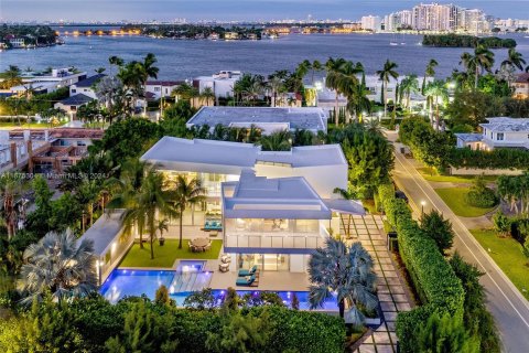 Casa en venta en Miami Beach, Florida, 7 dormitorios, 603.03 m2 № 1401209 - foto 2