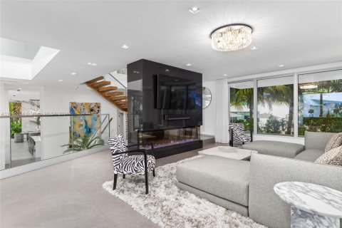 Casa en venta en Miami Beach, Florida, 7 dormitorios, 603.03 m2 № 1401209 - foto 17