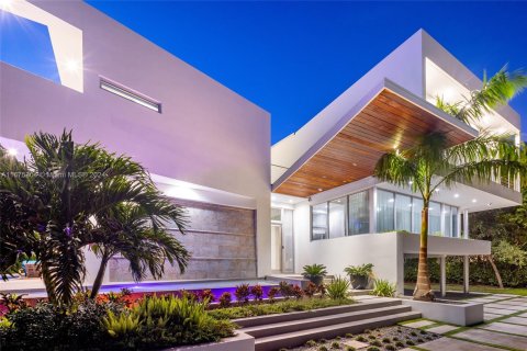 Casa en venta en Miami Beach, Florida, 7 dormitorios, 603.03 m2 № 1401209 - foto 1