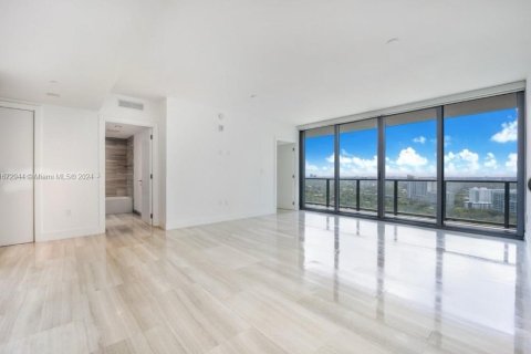 Condo in Miami, Florida, 2 bedrooms  № 1401180 - photo 3