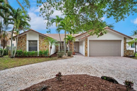 House in Coral Springs, Florida 4 bedrooms, 197.05 sq.m. № 1060114 - photo 27
