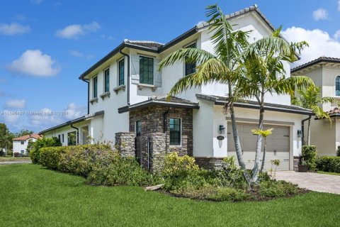 Villa ou maison à vendre à Pembroke Pines, Floride: 3 chambres, 240.52 m2 № 1220589 - photo 3