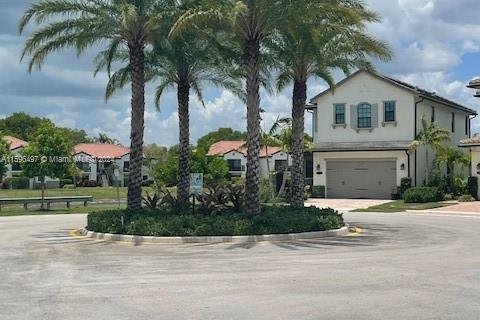 Villa ou maison à vendre à Pembroke Pines, Floride: 3 chambres, 240.52 m2 № 1220589 - photo 1