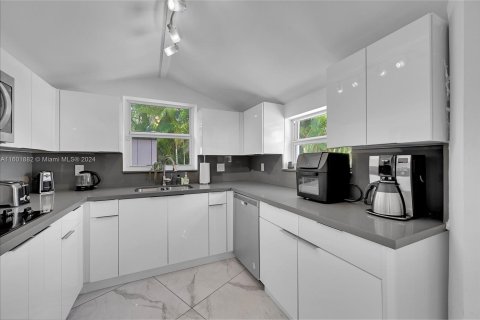 Casa en venta en Miami Shores, Florida, 3 dormitorios, 103.03 m2 № 1220570 - foto 12