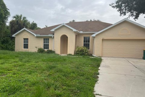 House in Port Charlotte, Florida 4 bedrooms, 198.35 sq.m. № 1303718 - photo 1