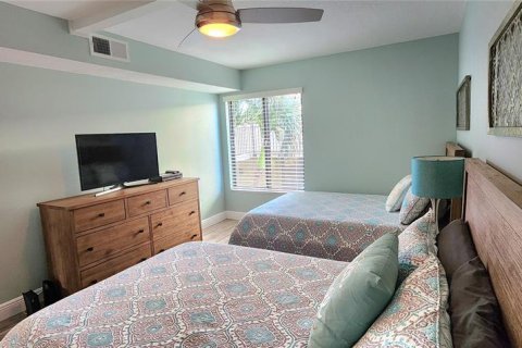 Condo in Saint Petersburg, Florida, 2 bedrooms  № 1379837 - photo 14