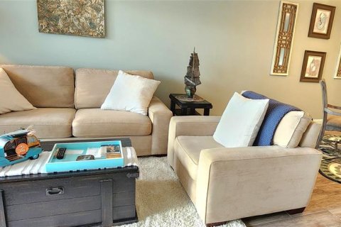 Condo in Saint Petersburg, Florida, 2 bedrooms  № 1379837 - photo 5