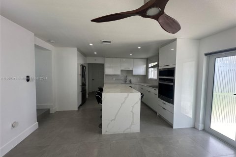 Casa en venta en Miami, Florida, 3 dormitorios, 101.45 m2 № 1391596 - foto 9