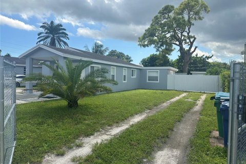 House in Miami, Florida 3 bedrooms, 101.45 sq.m. № 1391596 - photo 6