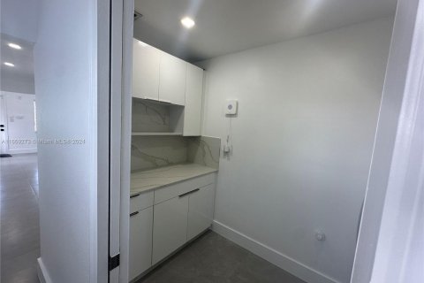 Casa en venta en Miami, Florida, 3 dormitorios, 101.45 m2 № 1391596 - foto 22