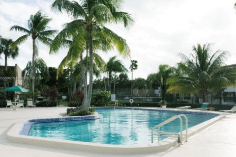 Condominio en venta en Pinecrest, Florida, 1 dormitorio, 62.43 m2 № 1021395 - foto 13