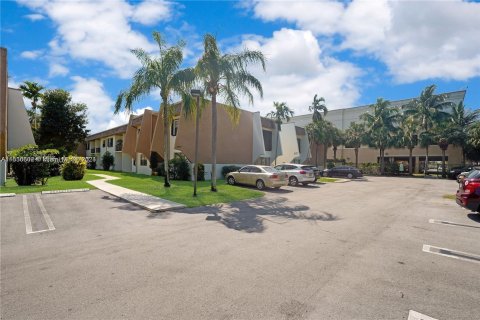 Condominio en venta en Pinecrest, Florida, 1 dormitorio, 62.43 m2 № 1021395 - foto 1