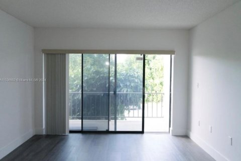 Condominio en venta en Pinecrest, Florida, 1 dormitorio, 62.43 m2 № 1021395 - foto 7