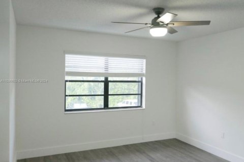 Condominio en venta en Pinecrest, Florida, 1 dormitorio, 62.43 m2 № 1021395 - foto 8