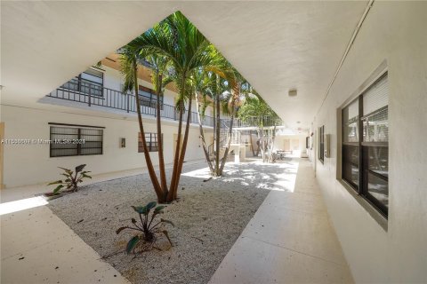 Condominio en venta en Pinecrest, Florida, 1 dormitorio, 62.43 m2 № 1021395 - foto 20