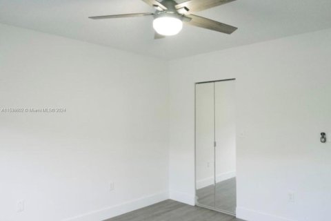 Condominio en venta en Pinecrest, Florida, 1 dormitorio, 62.43 m2 № 1021395 - foto 10