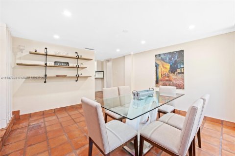 Casa en venta en Miami, Florida, 3 dormitorios, 249.81 m2 № 1021396 - foto 6