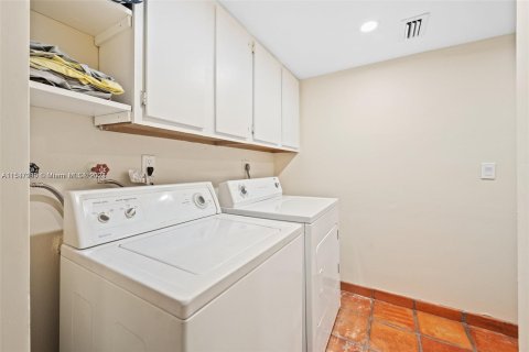 Casa en venta en Miami, Florida, 3 dormitorios, 249.81 m2 № 1021396 - foto 13