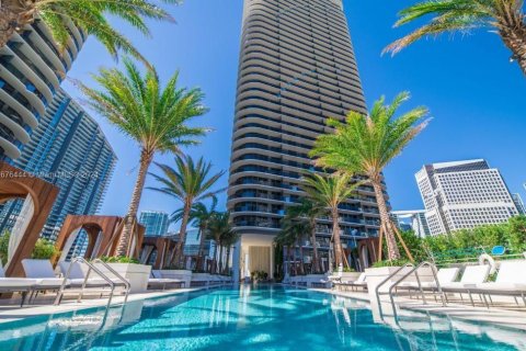 Condo in Miami, Florida, 1 bedroom  № 1402718 - photo 1