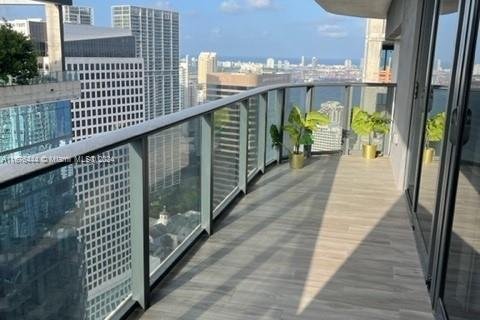 Condo in Miami, Florida, 1 bedroom  № 1402718 - photo 2