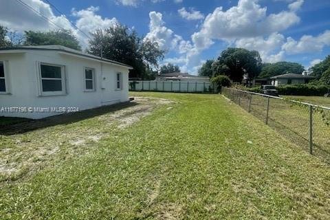 Villa ou maison à vendre à Miami, Floride: 2 chambres, 89.19 m2 № 1402676 - photo 4