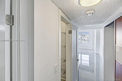 Condominio en venta en Aventura, Florida, 1 dormitorio, 99.03 m2 № 1021493 - foto 14