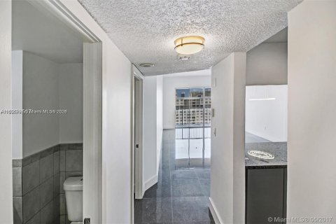 Condominio en venta en Aventura, Florida, 1 dormitorio, 99.03 m2 № 1021493 - foto 10