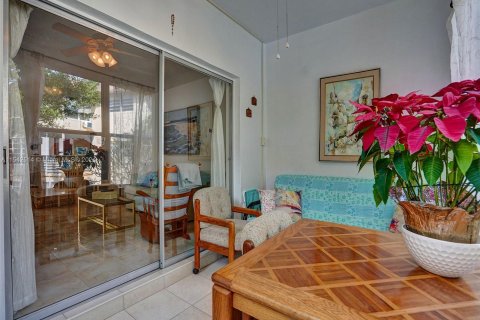 Condo in Lauderdale Lakes, Florida, 2 bedrooms  № 1058715 - photo 27