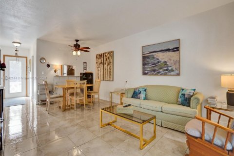 Condominio en venta en Lauderdale Lakes, Florida, 2 dormitorios, 87.7 m2 № 1058715 - foto 11