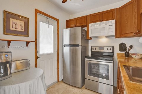 Condo in Lauderdale Lakes, Florida, 2 bedrooms  № 1058715 - photo 4