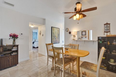 Condominio en venta en Lauderdale Lakes, Florida, 2 dormitorios, 87.7 m2 № 1058715 - foto 7