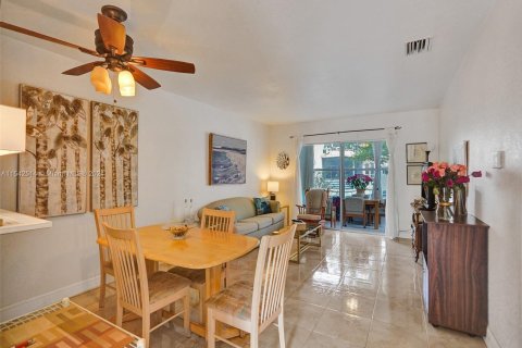 Condominio en venta en Lauderdale Lakes, Florida, 2 dormitorios, 87.7 m2 № 1058715 - foto 6