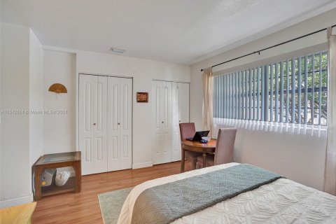 Condo in Lauderdale Lakes, Florida, 2 bedrooms  № 1058715 - photo 16