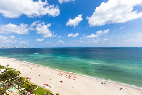 Condominio en venta en Sunny Isles Beach, Florida, 4 dormitorios, 476.87 m2 № 1044844 - foto 4
