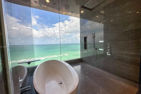 Condominio en venta en Sunny Isles Beach, Florida, 4 dormitorios, 476.87 m2 № 1044844 - foto 21