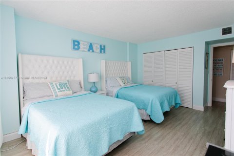 Condo in Hollywood, Florida, 2 bedrooms  № 1357176 - photo 21