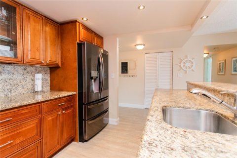 Condo in Hollywood, Florida, 2 bedrooms  № 1357176 - photo 15