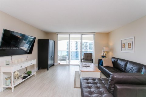 Condo in Hollywood, Florida, 2 bedrooms  № 1357176 - photo 7