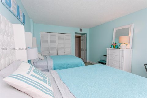 Condo in Hollywood, Florida, 2 bedrooms  № 1357176 - photo 22