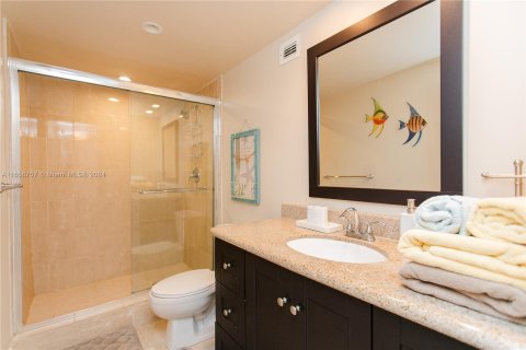 Condo in Hollywood, Florida, 2 bedrooms  № 1357176 - photo 17