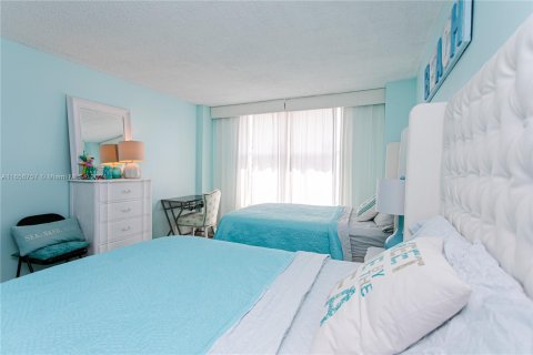 Condo in Hollywood, Florida, 2 bedrooms  № 1357176 - photo 20