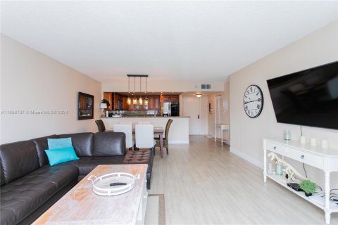 Condo in Hollywood, Florida, 2 bedrooms  № 1357176 - photo 5