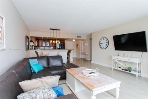 Condo in Hollywood, Florida, 2 bedrooms  № 1357176 - photo 3