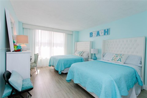 Condo in Hollywood, Florida, 2 bedrooms  № 1357176 - photo 19